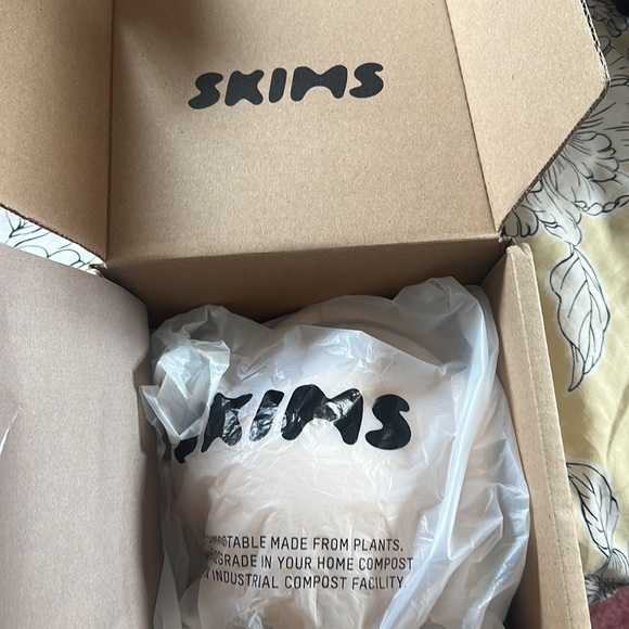 NWT SKIMS Weightless Demi Bra | Color Sand | Size 34DDD - Picture 4 of 4